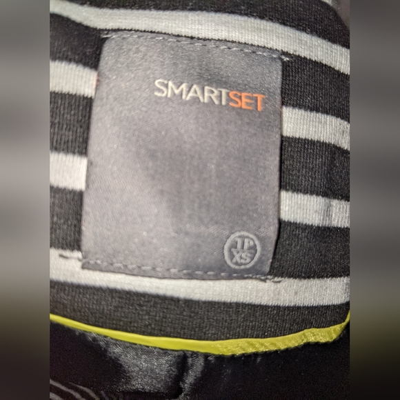 3/$25 Striped black and white blazer - Picture 3 of 3